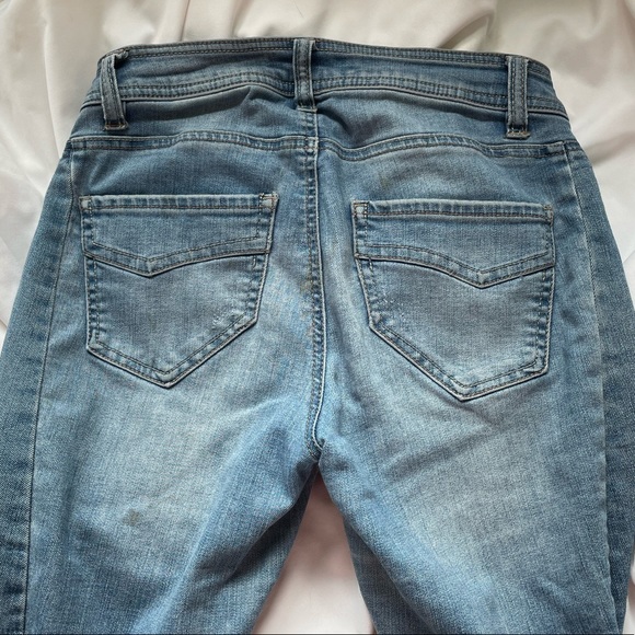 Cute skinny jeans - light wash - blue jeans - Y2K style - Picture 3 of 3